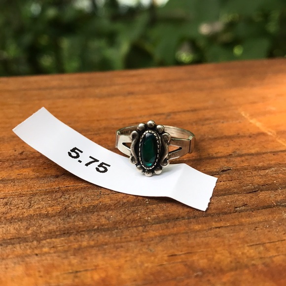 🌻 3/25 🌻 Vintage Faux Opal Ring Size 5.75 - Picture 2 of 4